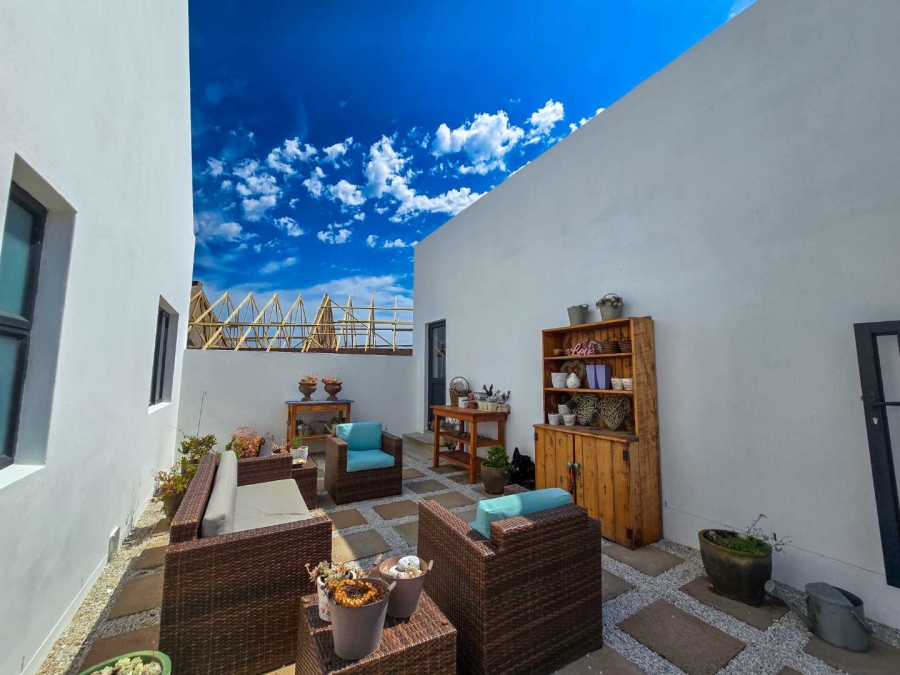 2 Bedroom Property for Sale in Stilbaai Oos Western Cape